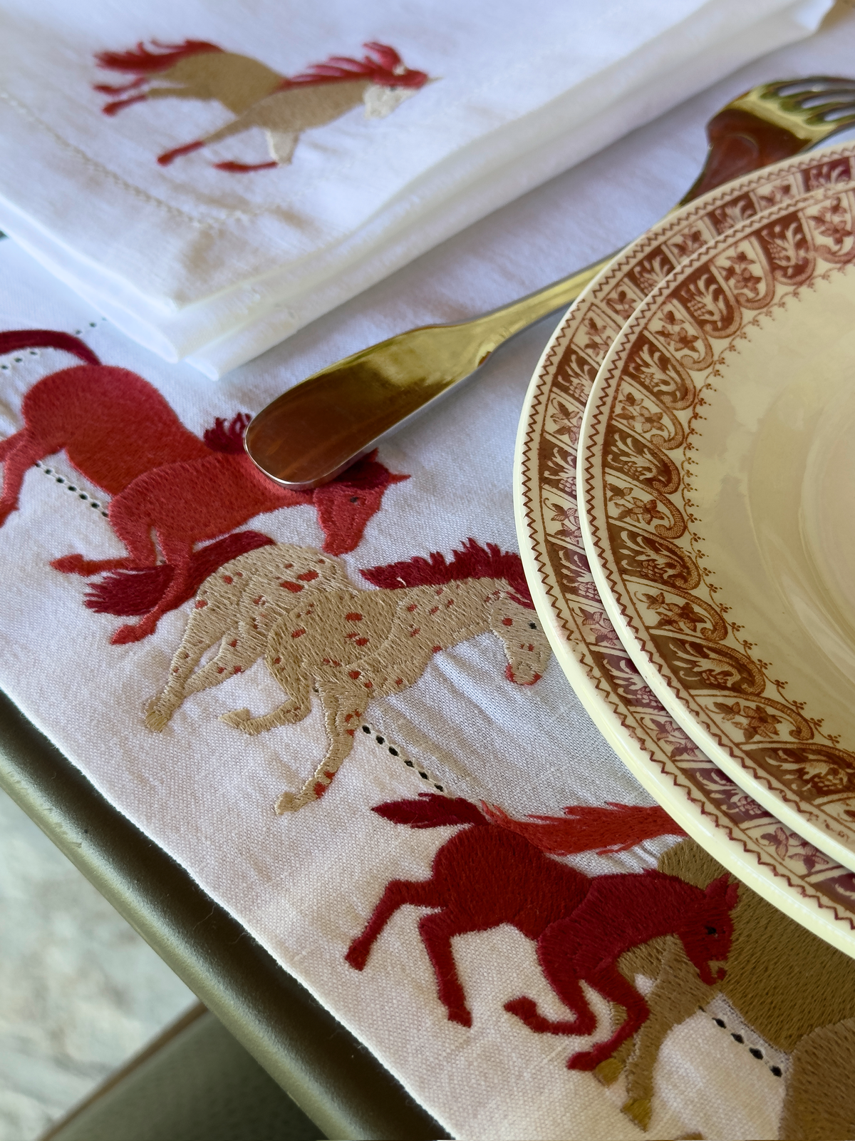 linge de table broderie cheval