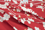 Tissu coton rouge avec motifs de chênes et feuillage