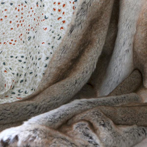 little cabari housse de coussin léopard fausse fourrure couleur beige