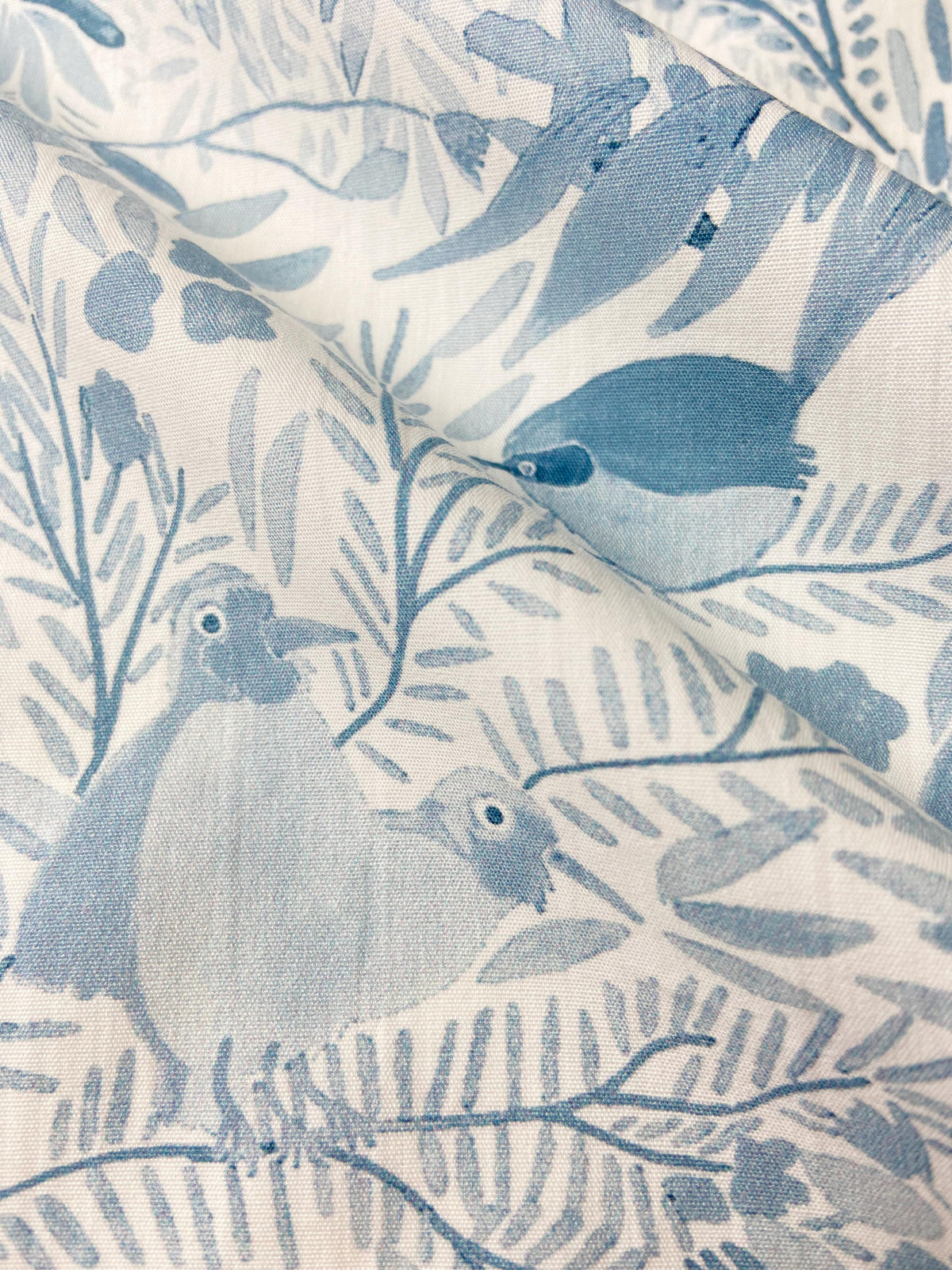 little cabari coupon de tissu fleurs oiseaux couleur bleu