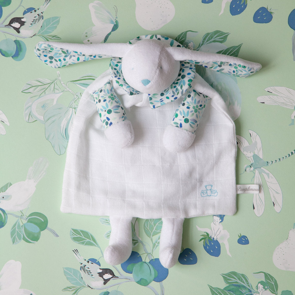 little cabari doudou couleur blanc et bleu