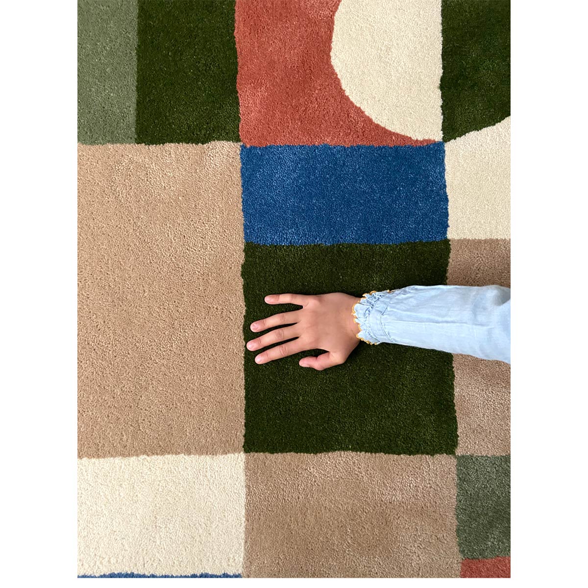 little cabari tapis sonia delaunay sur mesure couleur bleu vert rose beige