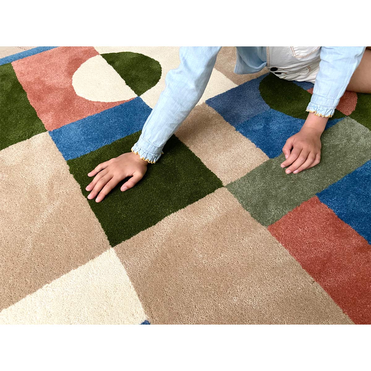 little cabari tapis sonia delaunay sur mesure couleur bleu vert rose beige